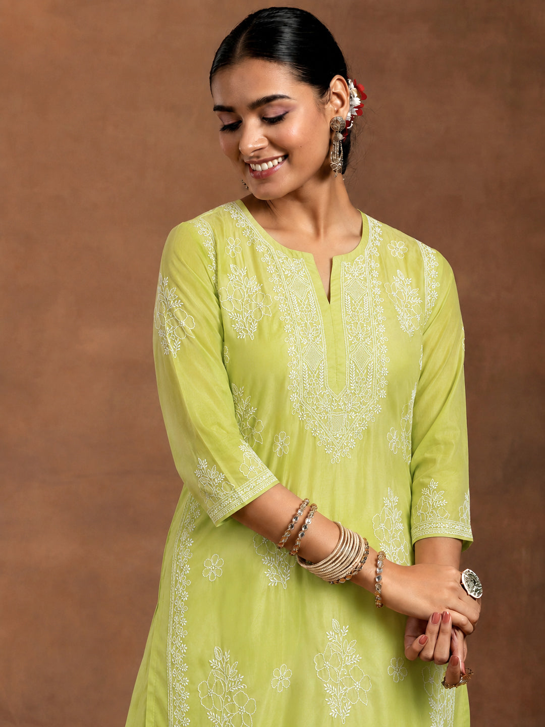 Women’s Chhavi Cotton Straight Kurti designed with elegant floral Chikankari embroidery, three-quarter sleeves and matching inner for everyday ethnic styling.