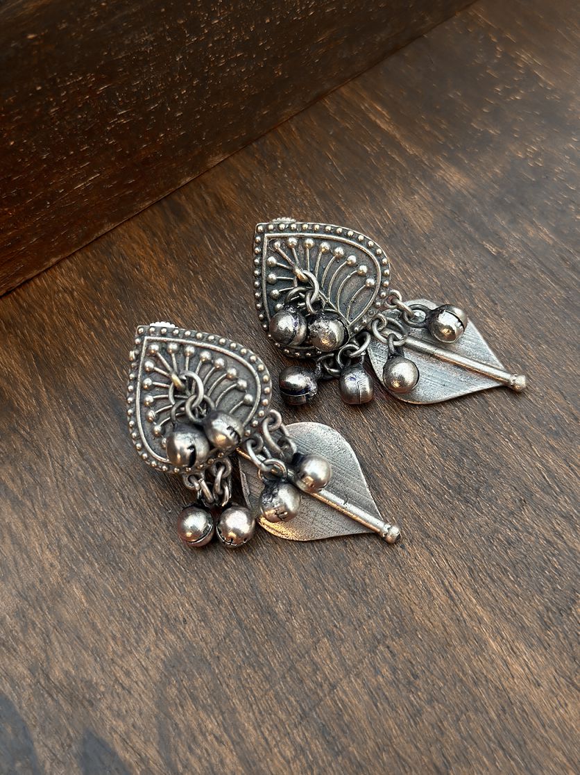 Handcrafted Antique Leaf Silver Tone Earring