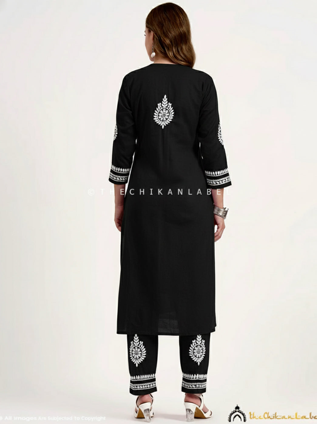 Women’s Lucknowi chikankari kurta and pant set crafted in breathable cotton fabric with detailed handcrafted embroidery