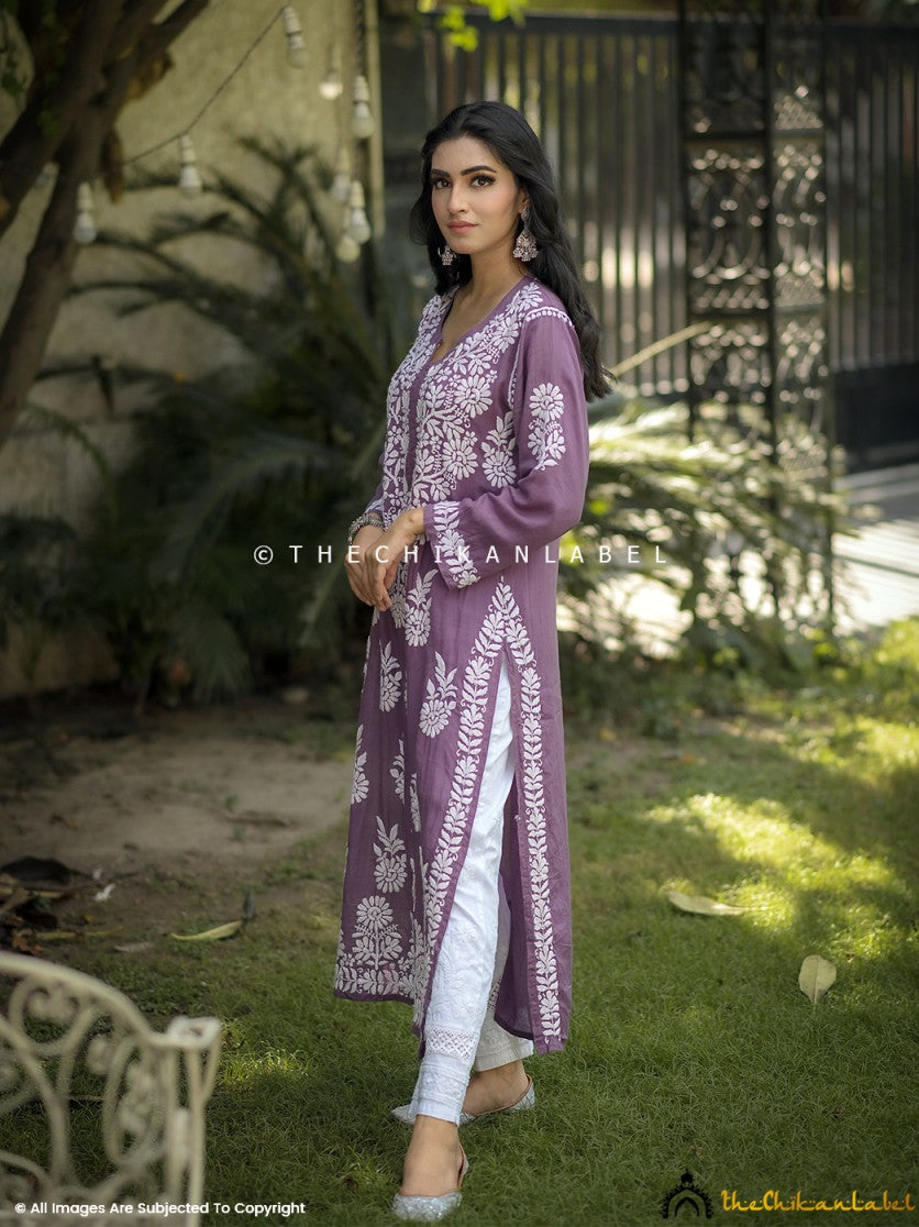 Close-up of white threadwork on mauve kurti sleeve