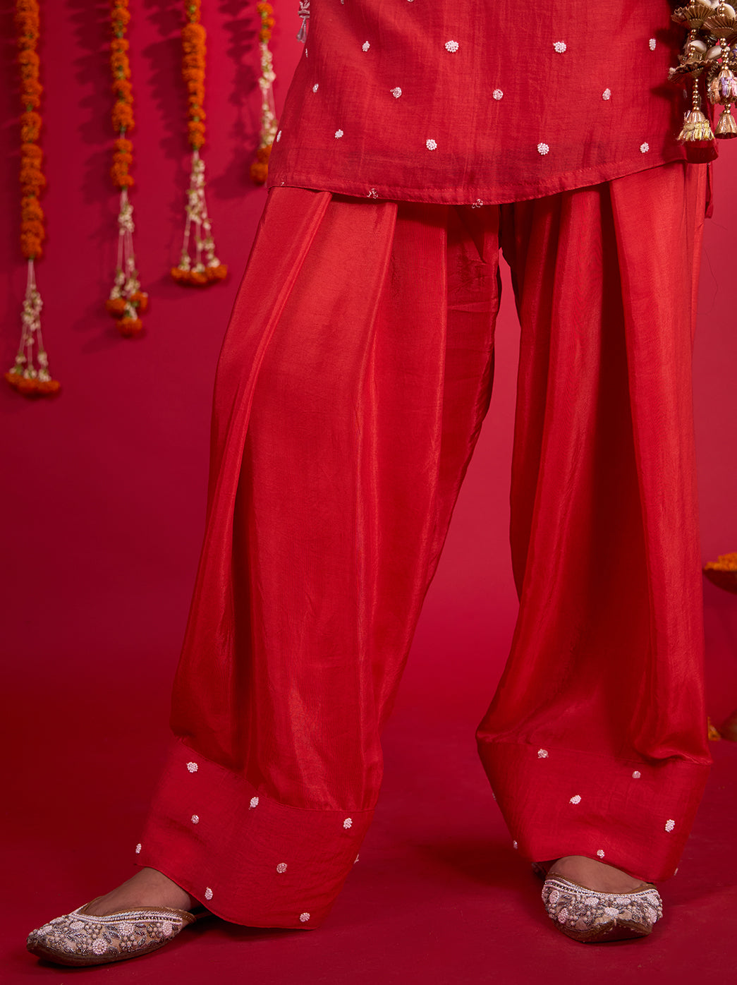 Full-length view of a model wearing the Mehfil-e-Rang Kurta Set with Dupatta, styled with traditional jewellery and embellished juttis.