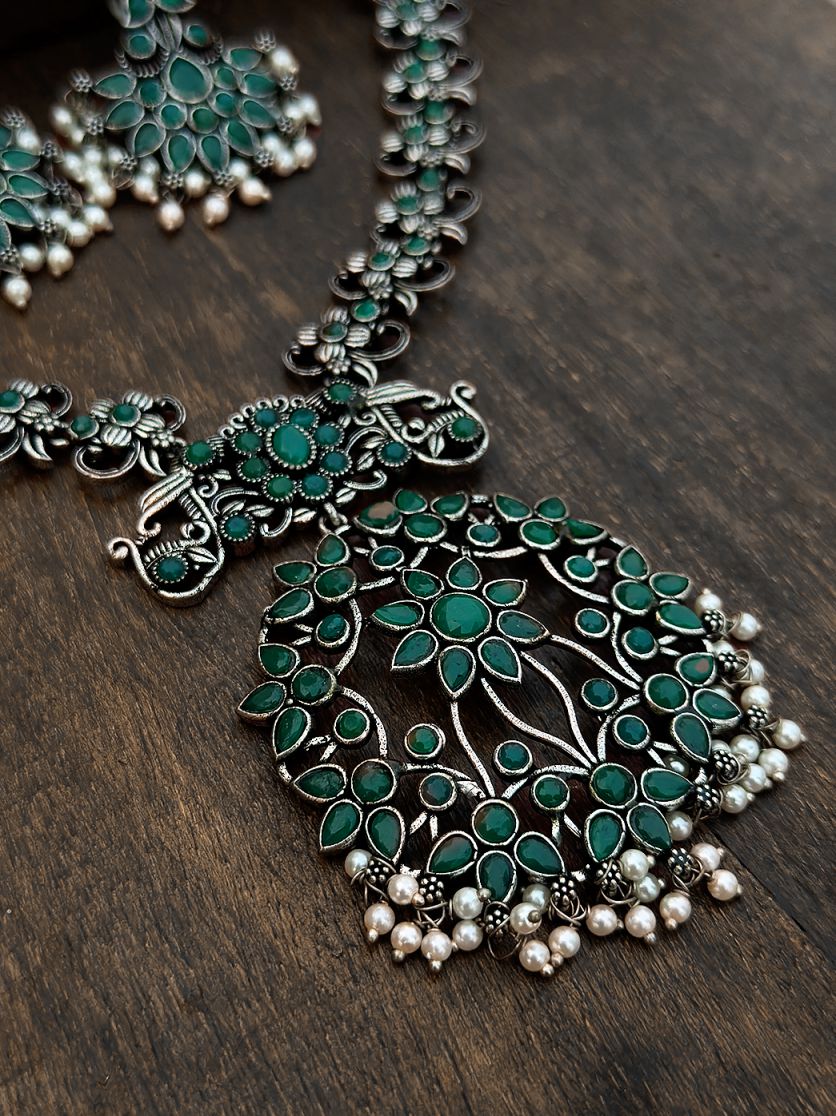 Oxidized Necklace with Jadav Kundan Set
