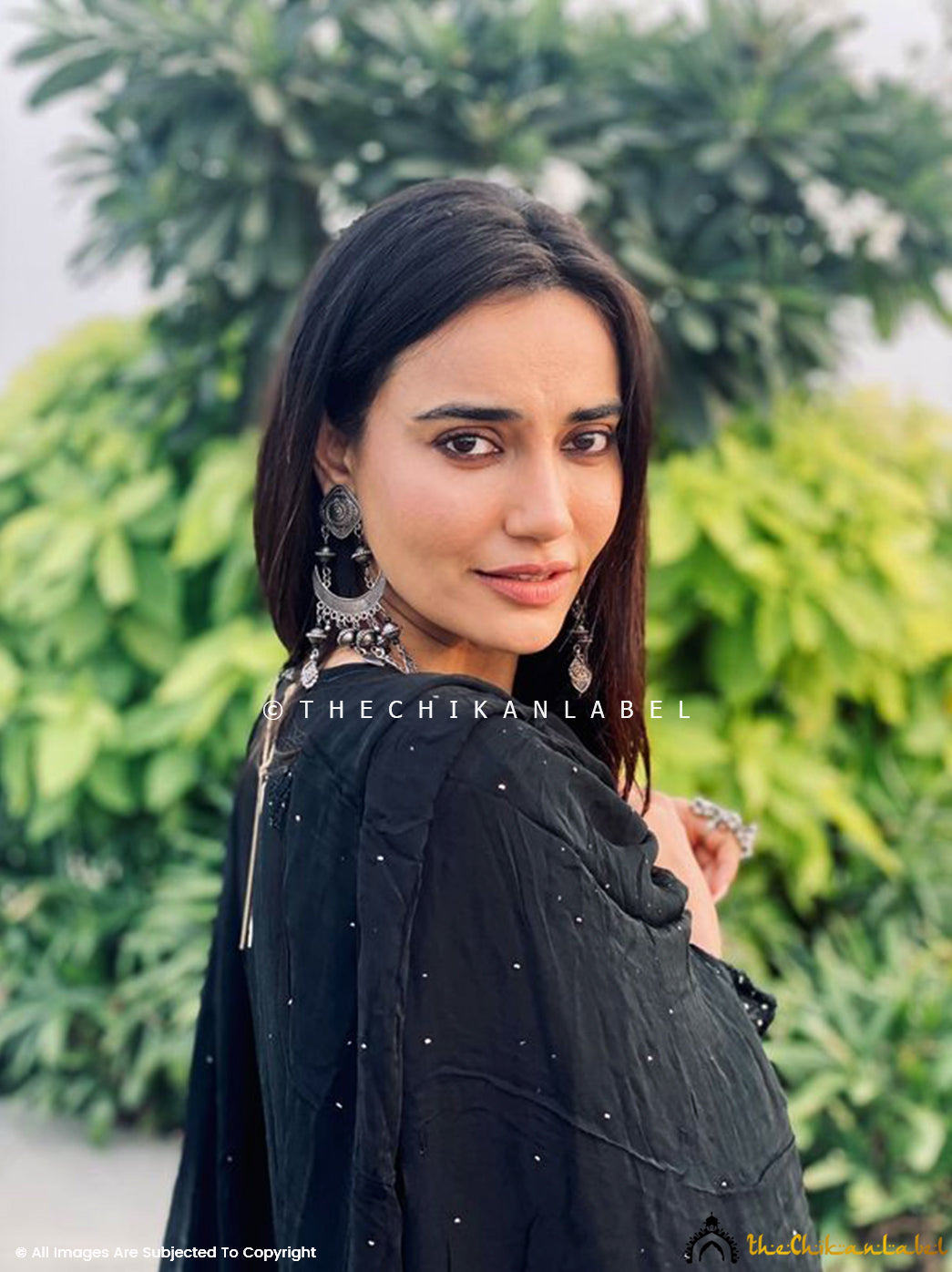 Hand-embroidered white patterns on black straight-fit kurta