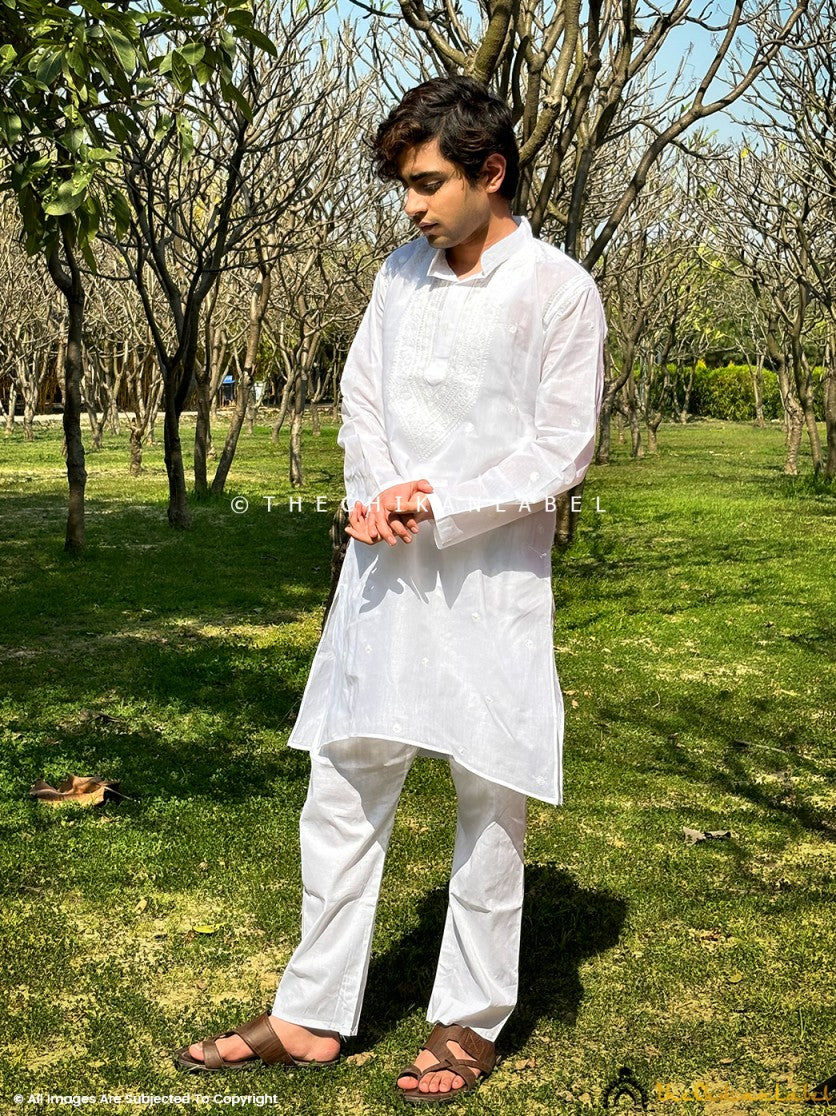White Cotton Chikankari Men's Kurta , Chikankari Men's Kurta in Cotton Fabric For Men