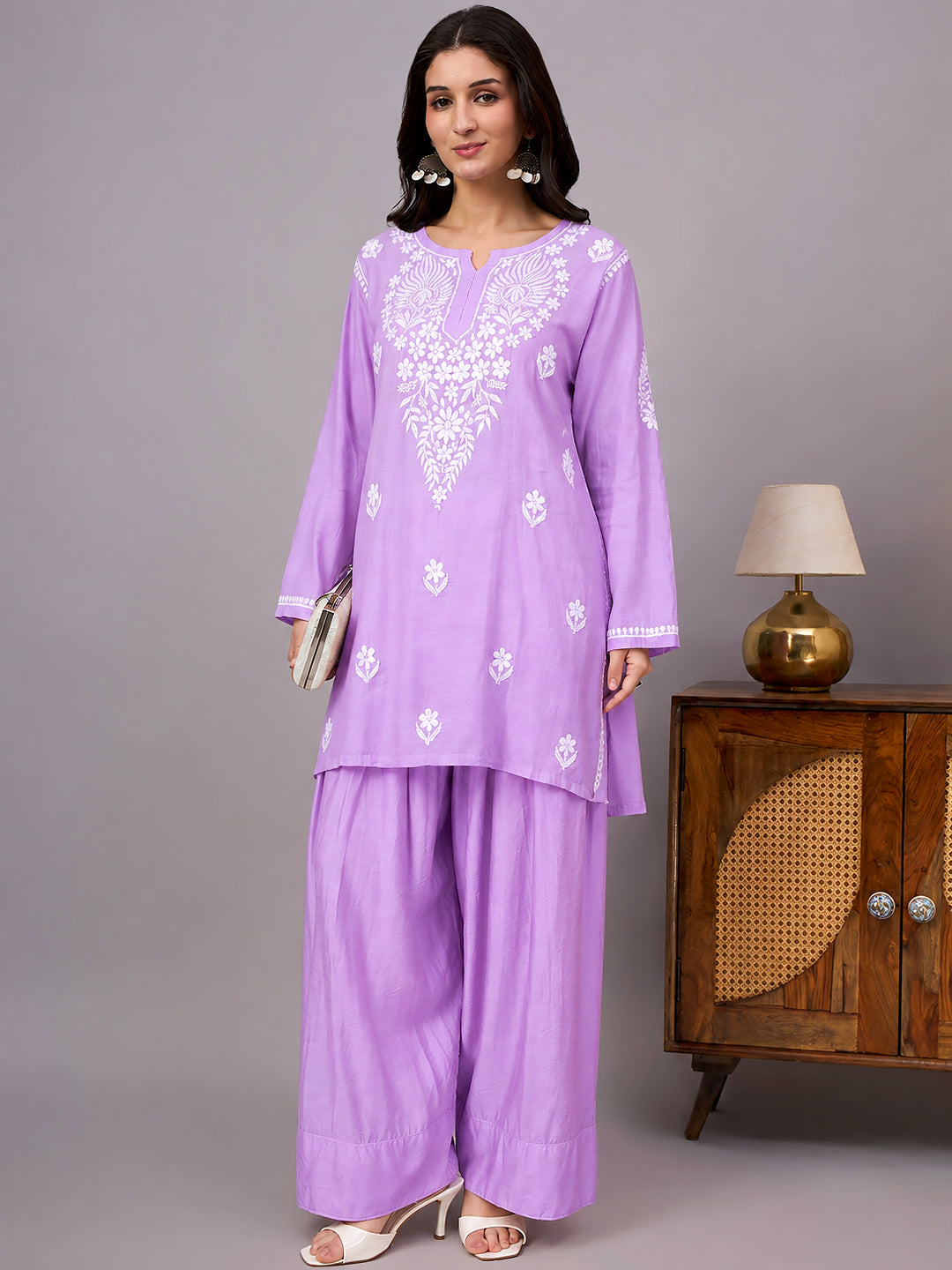 Trending women’s farshi set featuring detailed embroidery on a straight-cut Chanderi kurta paired with loose farshi bottoms for a fashionable ethnic silhouette.