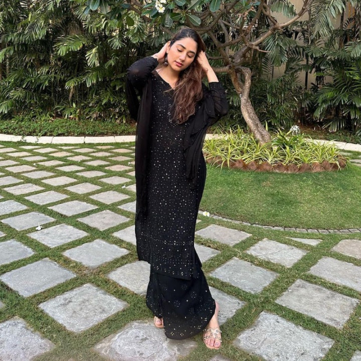 Disha Parmar X The Chikan Label