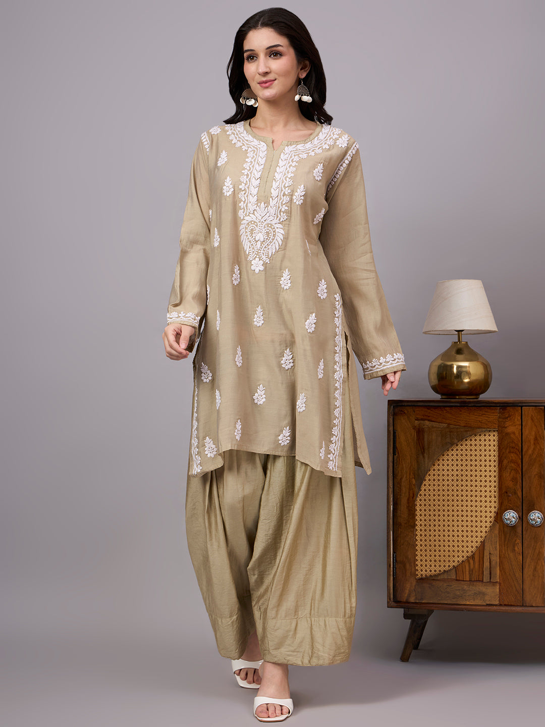 Chanderi Kurta Farshi Set featuring authentic Lucknowi Chikankari embroidery with handcrafted detailing and traditional royal ethnic styling for women