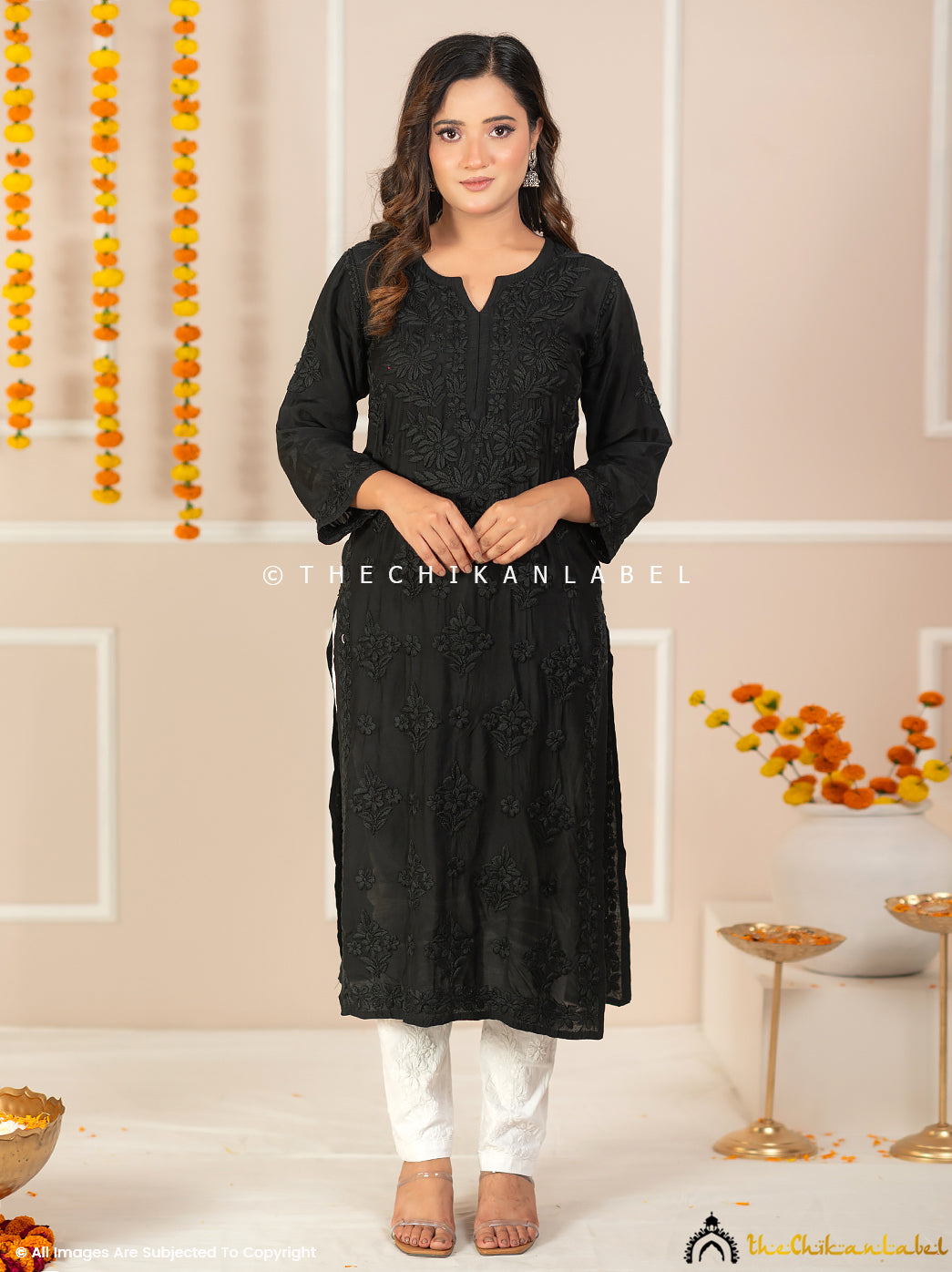 Tyohaar-E-Chikan Black Muslin Chikankari Straight Kurti