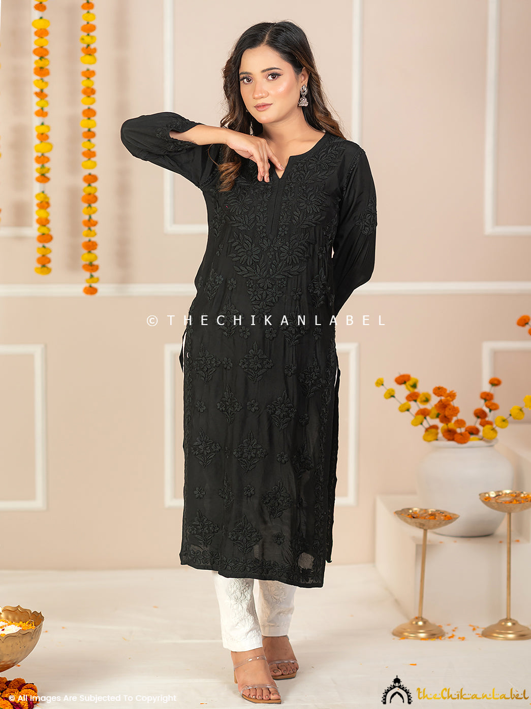 Tyohaar-E-Chikan Black Muslin Chikankari Straight Kurti