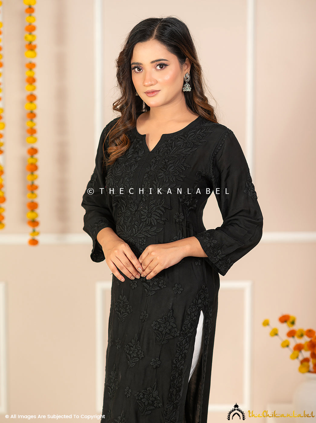 Tyohaar-E-Chikan Black Muslin Chikankari Straight Kurti