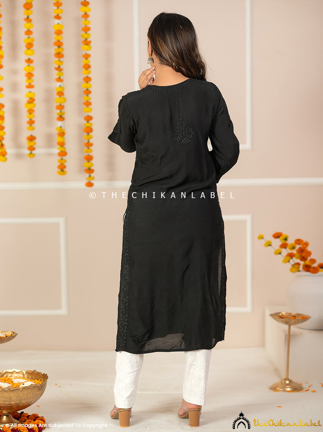 Tyohaar-E-Chikan Black Muslin Chikankari Straight Kurti