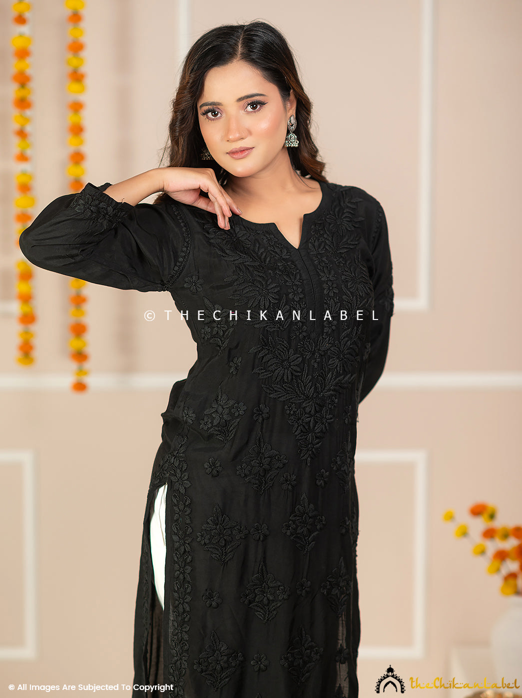 Tyohaar-E-Chikan Black Muslin Chikankari Straight Kurti