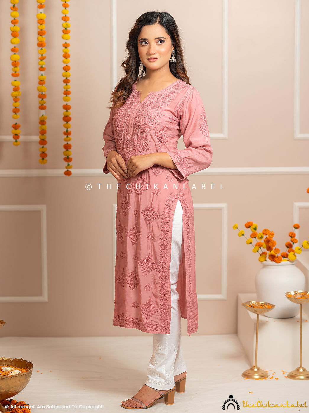 Tyohaar-E-Chikan Coral Muslin Chikankari Straight Kurti