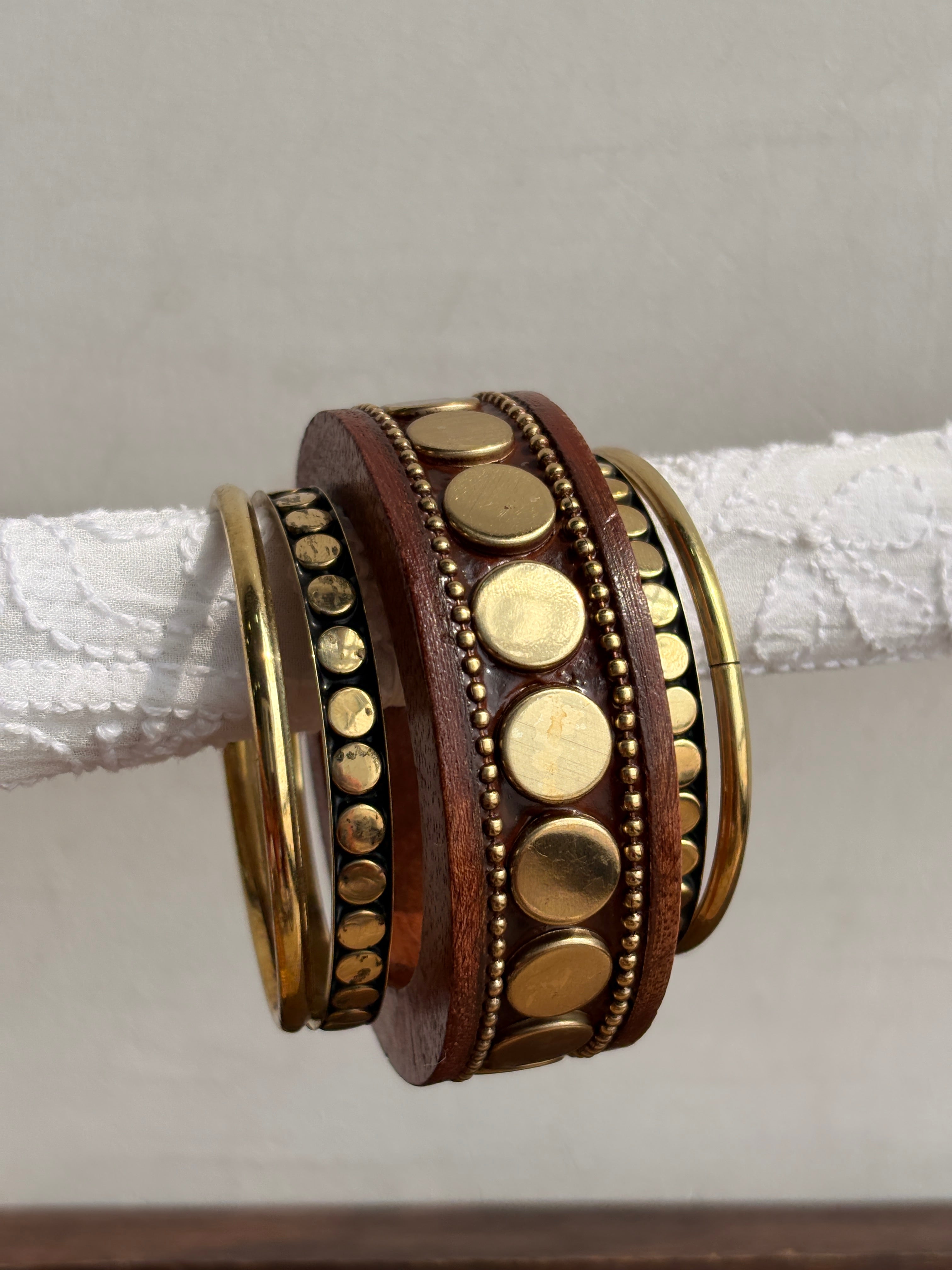 Aavya Brown Wooden & Antique Gold-Tone Studded Bangle Stack – Set of 5